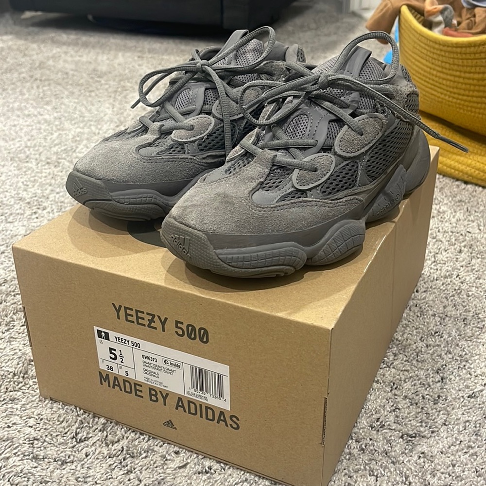 Yeezy 500 Granit